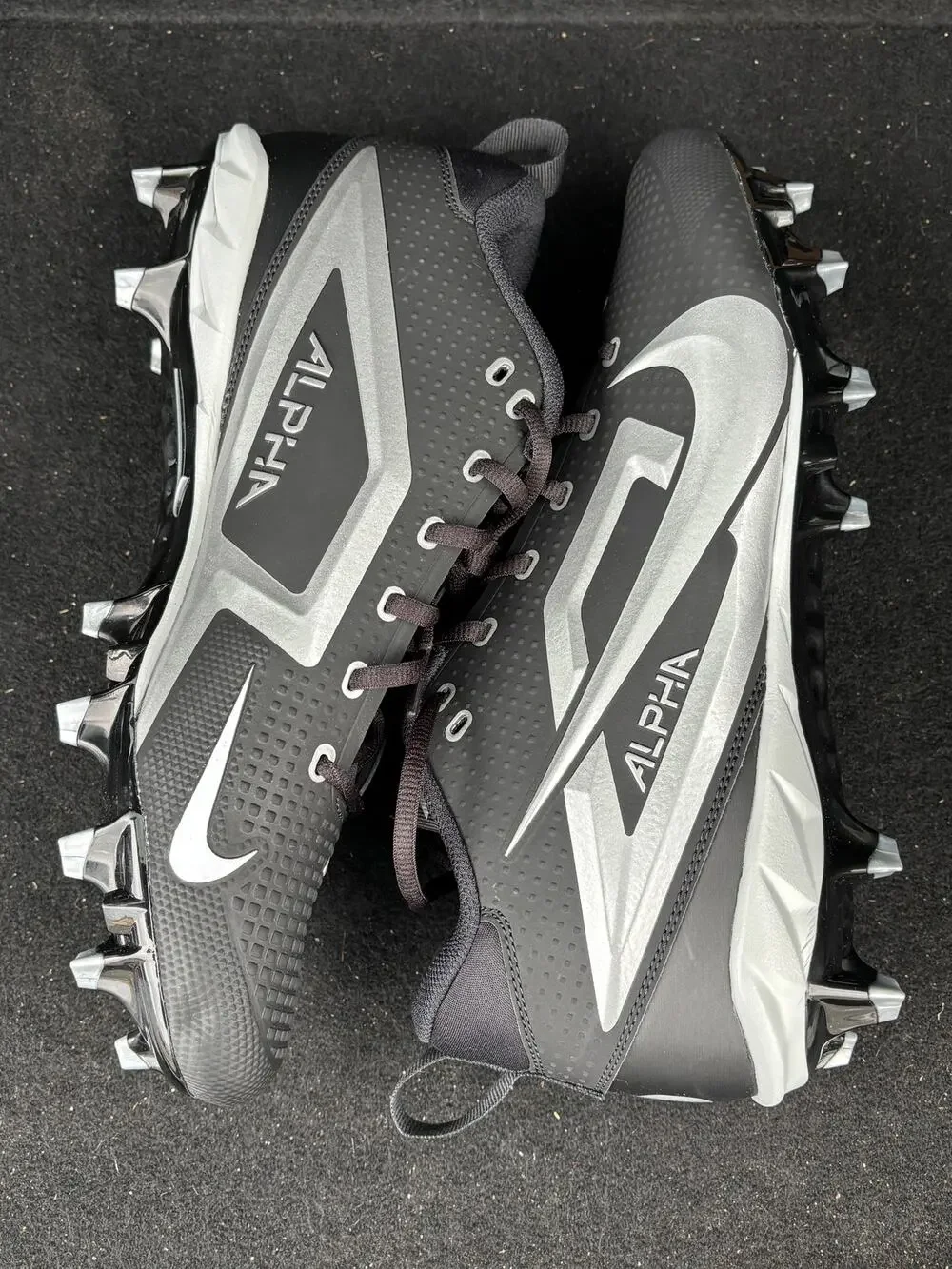Nike Alpha Menace Varsity 4 Oregon Player PE Football Cleats, Men's Size 11.5